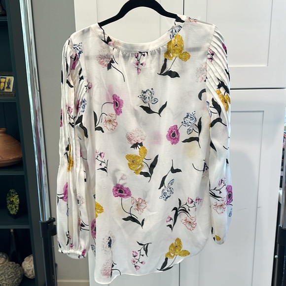 Like new Large Ann Taylor ivory sheer long sleeve blouse. 98% poly 2% spandex - Picture 2 of 9